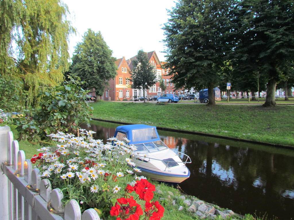 Apartments Im Froschhaus Mit Fruehstueckskuechen Friedrichstadt Kültér fotó